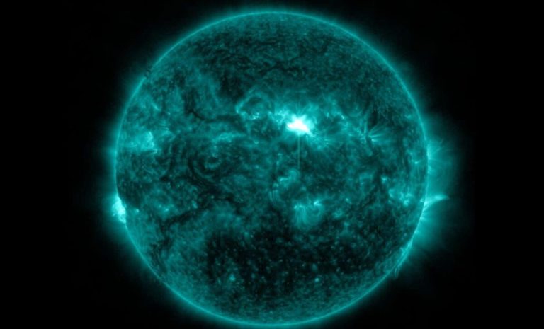 The-Sun-Just-Released-a-Massive-Flare-–-NASA-Warns-of-Unprecedented-Disruptions-1200x727